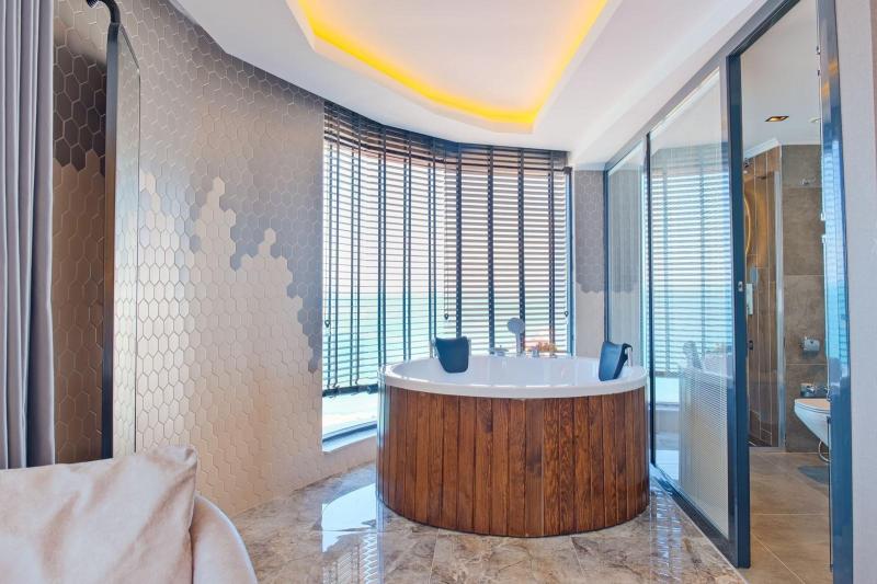 Maritimo_Hotel_202501171844472_WhatsApp_Image_2024_07_19_at_3_17_19_PM_5_min