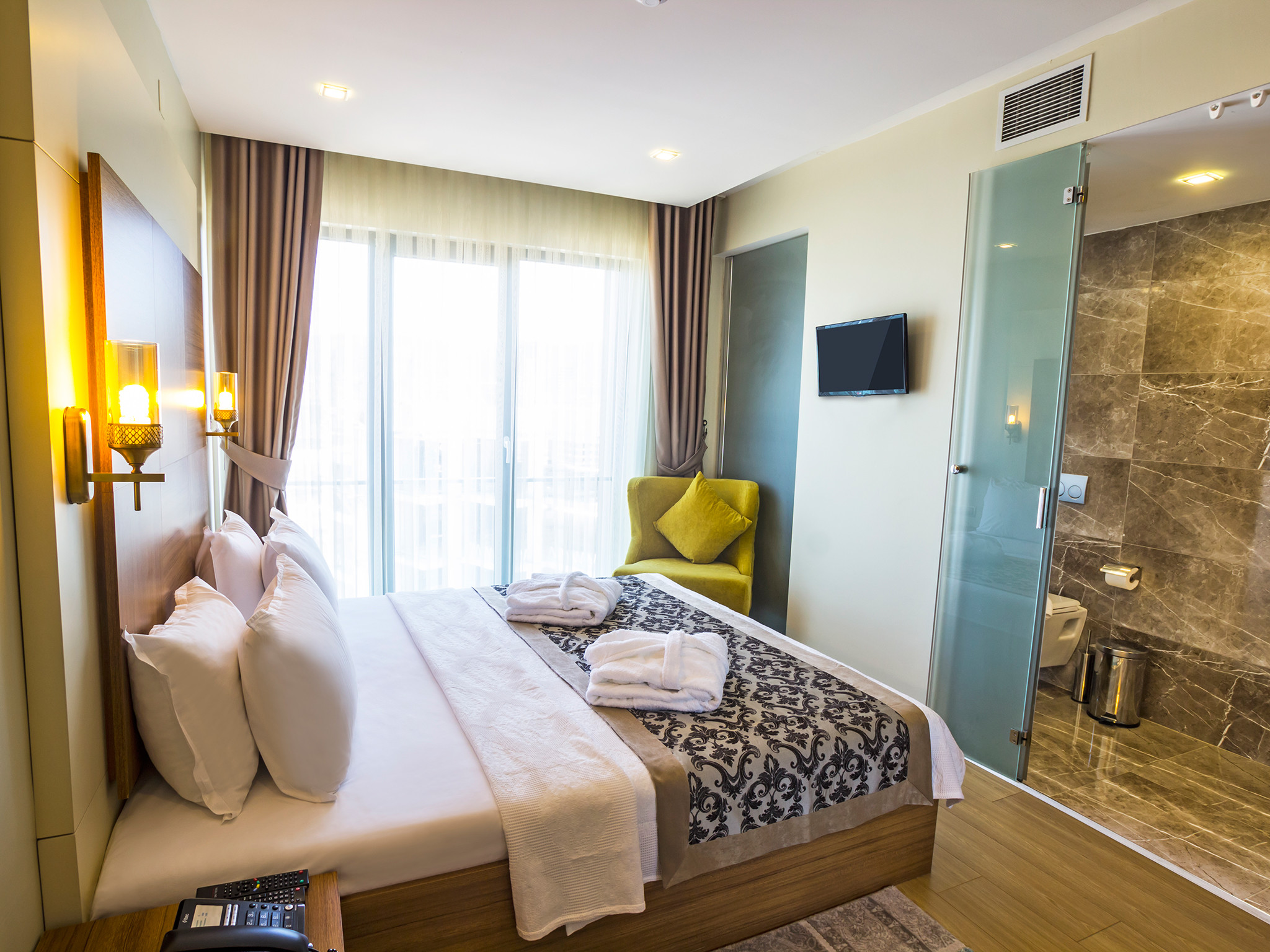 a8fc9733-012d-49d4-8f93-f184da733a64